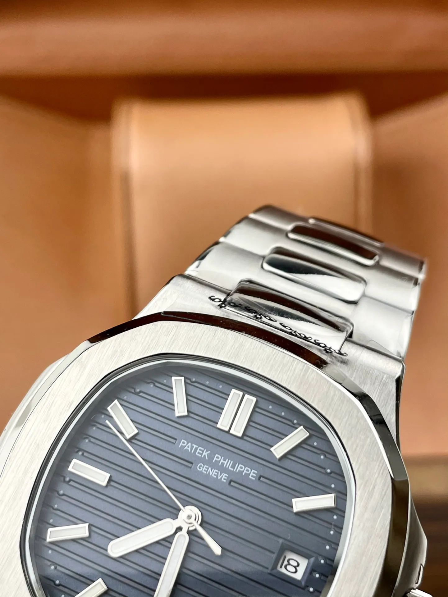 【High-end replica】💰1240! Patek Philippe Nautilus Series ♠Material: 316 stainless steel ♠Lens: sapphire glass ♠Movement: top fully automatic imported Citizen 8215 machinery ♠Size: 42mm diameter 2021 "Men's Preferred Model" Exquisite text three-dimensional sense - Nautilus [Exclusive real photo] Top-level creation, exquisite quality, excellent temperament Type: boutique men's watch (top-level) exquisite quality! !